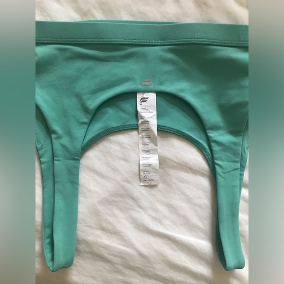 Fabletics low impact sports bra aqua - Picture 3 of 5